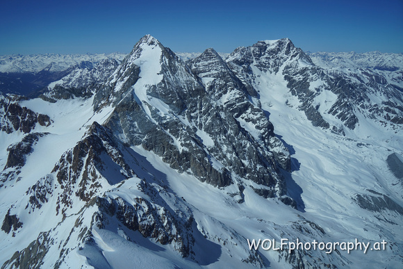 Rechts der Gipfel is der Ortler (3905m) und links die Königsspitze (3851m).